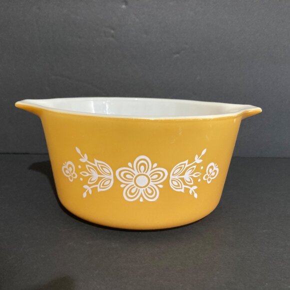 Vintage Pyrex Butterfly Gold 1.5 Quart Baking Casserole Dish No Lid - Picture 1 of 8